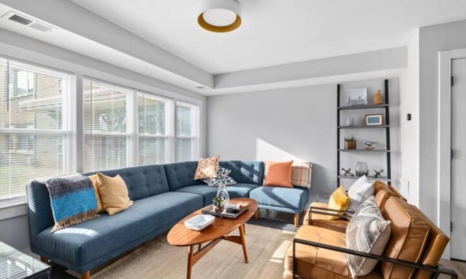 Riverside Appartement | Renovated Suite in Berwyn/Riverside