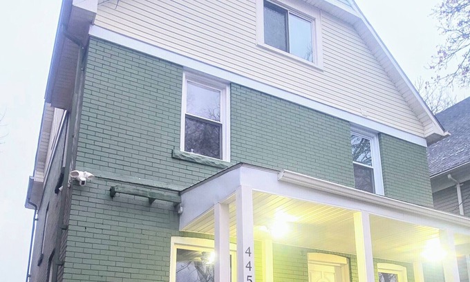 Niagara Falls Appartement | Modern & Renovated 4 Bedroom Apt - 5 min walk to the Falls