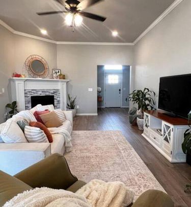 Wheatland Maison | Modern Retreat by Airport