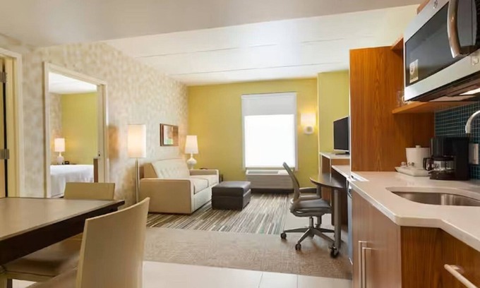 Newtonville Hôtel | Modern Retreat: Pets Allowed, Onsite Pool. Close to Six Mile Waterworks!