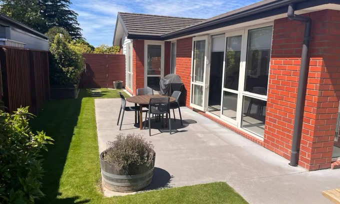 Christchurch Maison | Private, Clean and Close to Airport
