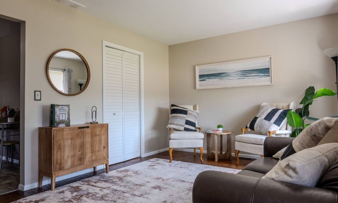 Wyandotte Maison | Modern River Retreat Near Airport, Hospitals, Corporations