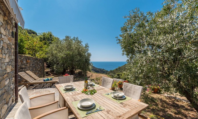 Vernazza Maison | Modern & Romantic Stone House !