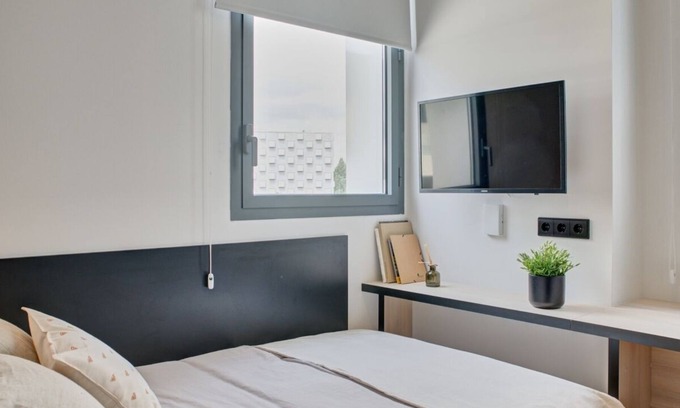 Milagrosa Appartement | Modern Room with High-Speed Wi-Fi in Pamplona