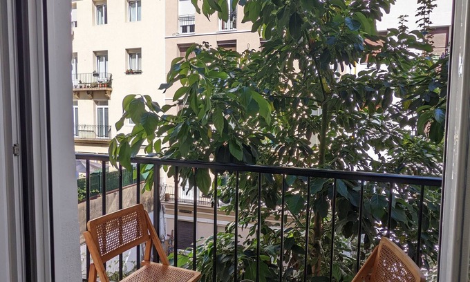 San Sebastian Appartement | Modern-Rustic Apartment at the Heart of Donostia