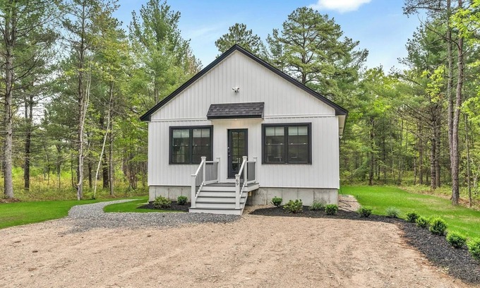 Waterboro Maison | Modern Rustic Cabin - Walk to Lake & Trails - With Fire Pit - Serene Escape