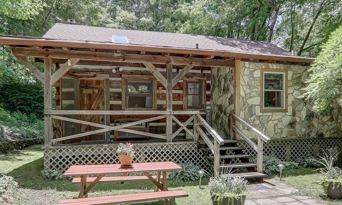 Cataloochee Ranch Cabine | Modern, Rustic Log Cabin. Secluded, Close to Cataloochee. Fast WiFi!