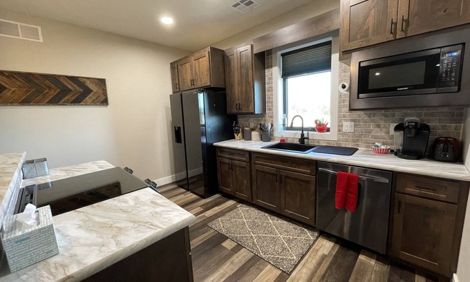 Salina Appartement | Modern rustic stay at The Bunkhouse outside of Salina