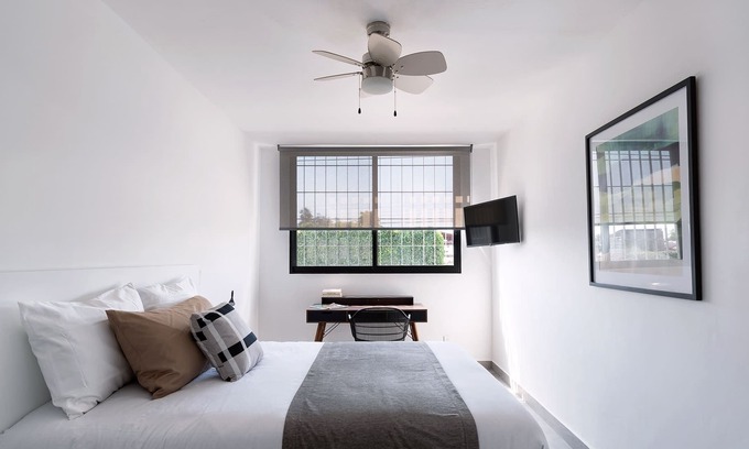 Ajijic Appartement | Modern Studio Apartment with Garden Entry