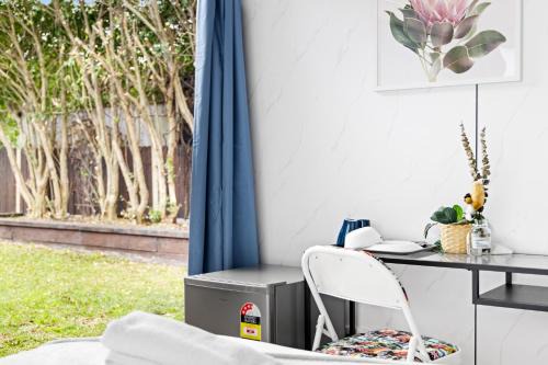 Botany Maison | Modern Single Room at Botany - Mins to Airport - Shared Bathroom