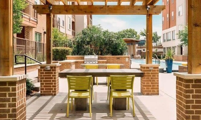 West Congress Appartement | Luxurious SoCo CozySuites w/ 2 Pools! #2312
