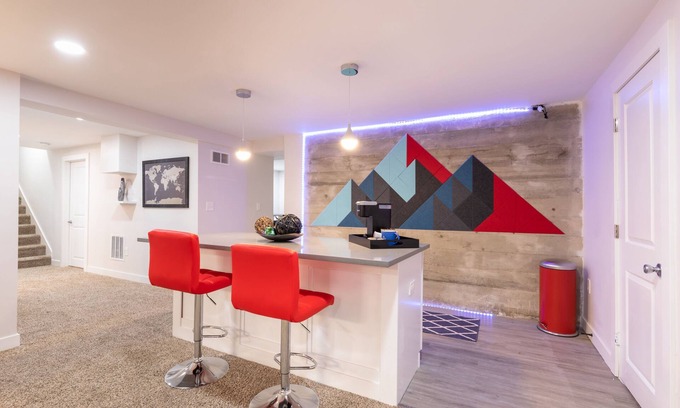 Southeast Maison | Modern & Spacious 2 bed/2 bath Close to DU