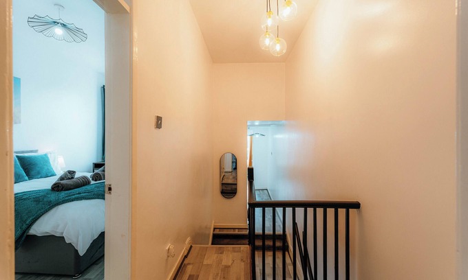 Bootle Maison | Modern Spacious 4 Bed- Sleeps 7