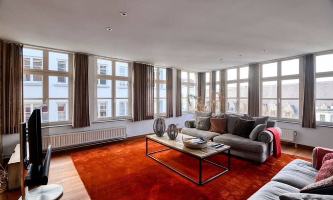 Ghent City Centre Appartement | Modern Spacious Apartment in Ghent's Vibrant Heart