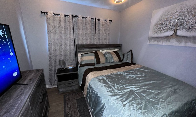 South Wrigley Copropriété | Modern spacious condo with nice sized balcony mountain view a 2 parking spaces