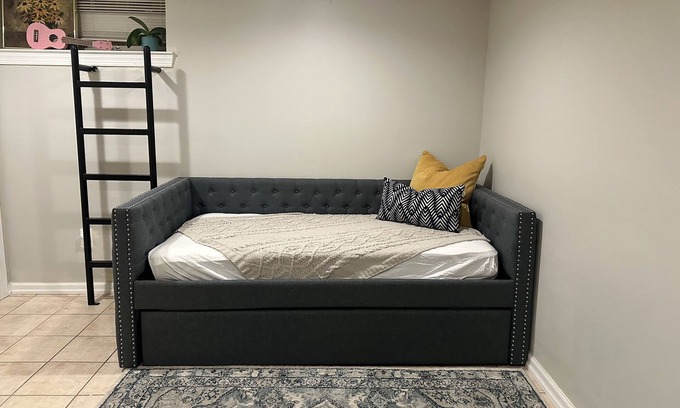 Graduate Hospital Maison | Modern spacious home - 10min walk Rittenhouse amazing views w/roof deck sleeps 6