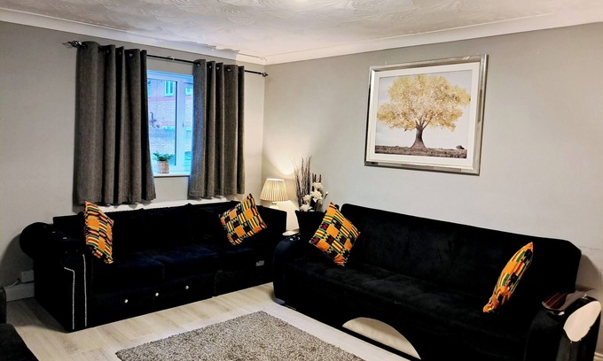 Custom House Maison | LUXURY ExCEL LONDON HOUSE