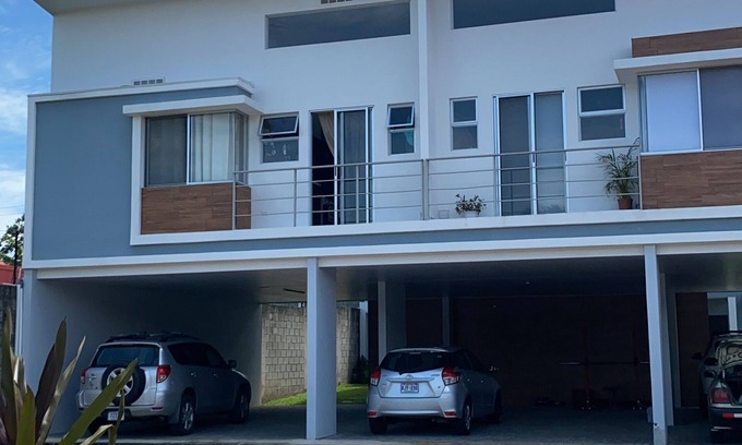 Santa Ana Appartement | Modern, spacious y and private garden,