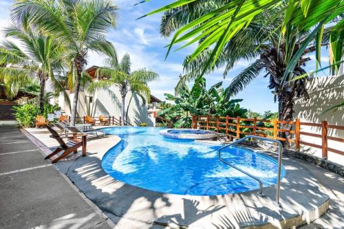 Coco Sunset Hills Appartement | Modern Split-Level 2-Bedroom Condo with Pools, Terrace & Easy Beach Access
