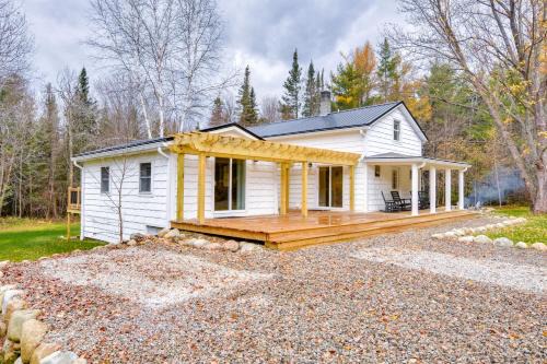 Stark Maison | Modern Stark Home with Game Room, Grill and Fire Pit