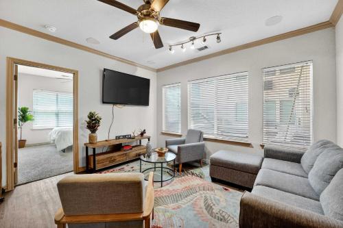 West Campus Appartement | Modern Stay With Resort Style Perks