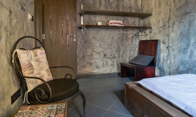 Zeljeznica Appartement | Modern Studio Flat w Sea and Nature View in Bar