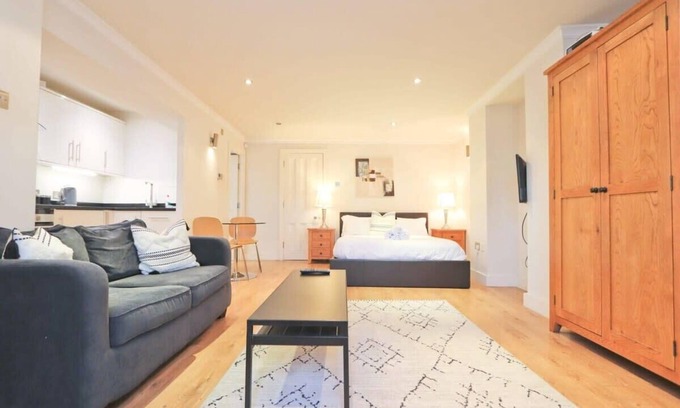 Clifton Appartement | Modern Studio in Desirable Clifton Area
