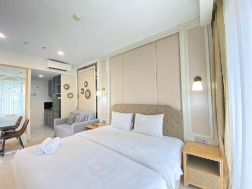 Hegarmanah Appartement | Modern Studio Room with Jacuzzi at Art Deco Apartment By Travelio