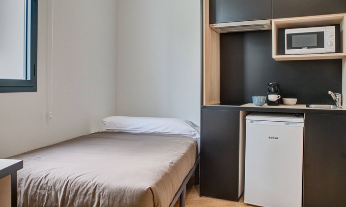 Milagrosa Appartement | Modern Studio with High-Speed Wi-Fi in Pamplona