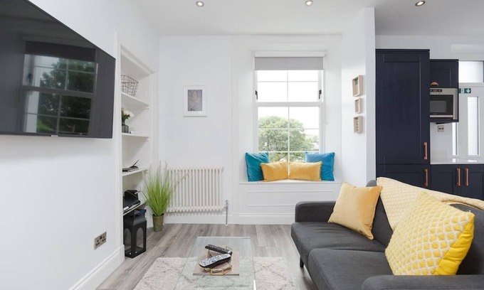 Dollar Appartement | Modern , stylish one bedroom apartment in the centre of Dollar