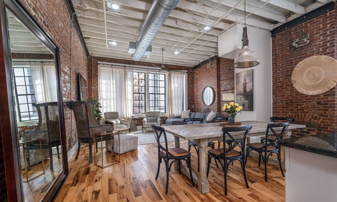 Civil Rights Historic District Maison | Modern Stylish & Spacious Loft w/Indoor Parking