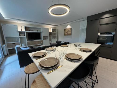 Les Serres - Vivier Appartement | Modern T3 renovated with new pool terrace and box