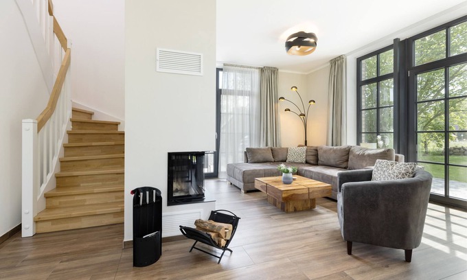 Hohenkirchen Maison | Modern thatched roof house "Haus Meeresuchten" with fireplace and sauna near the beach