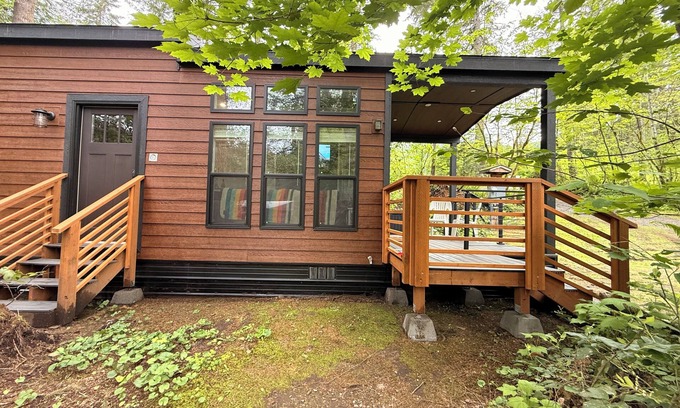 Ariel Cabine | Modern Tiny Home King Bed + 2 Queens in Loft Brand New & Stylish Retreat WiFi
