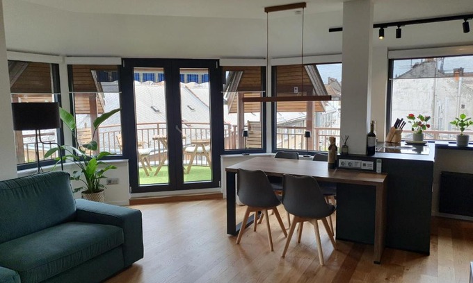 Csarnok negyed Appartement | Modern top floor loft with balcony