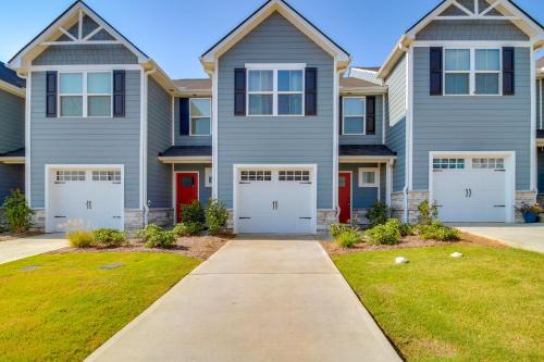 Cartersville Maison | Modern Townhome with Patio 7 Mi to Dtwn Cartersville