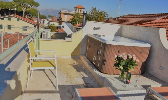 Lido di Camaiore Maison | MODERN TOWNHOUSE IN TUSCANY BY THE SEA