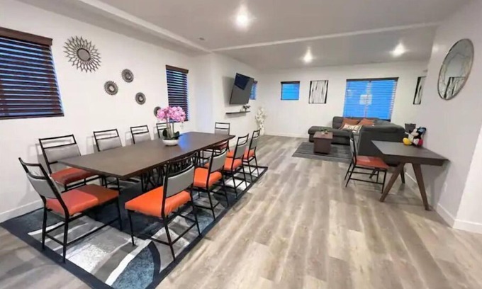 West Valley City Maison | Modern Townhouse w/ All Kings and Private Rooftop