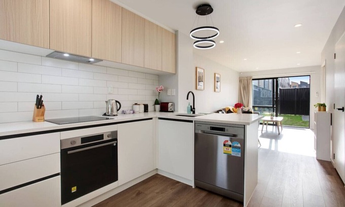 Auckland Maison | Modern Townhouse near Mount Mangere and Airport
