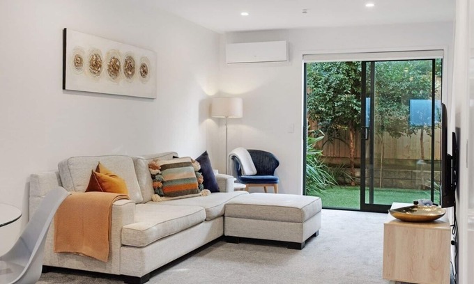 Te Atatu Peninsula Maison | Modern Townhouse 2Bedrooms