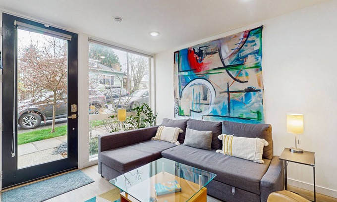 Judkins Park Maison | Modern Townhouse in Seattle’s Central District – Stunning Views & Prime Location