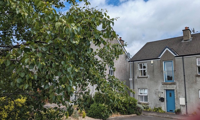 Bryansford Maison | Modern Townhouse with all conveniences, set in mountains and close to the sea