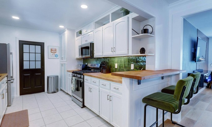 Riverside Maison | Modern Travis Heights Retreat - Minutes to South Congress & Downtown!
