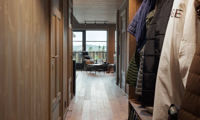 Nes Appartement | Modern two-level apartment for 11 guests with ski-in/ski-out convenience.