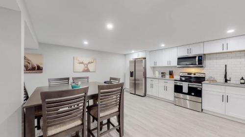 Southeast Maison | Modern & Updated Unit in Prime Location