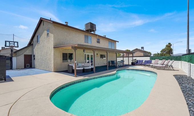 Spring Valley Maison | Modern Vegas 4BR Home w/Pool, Jacuzzi & Game Room