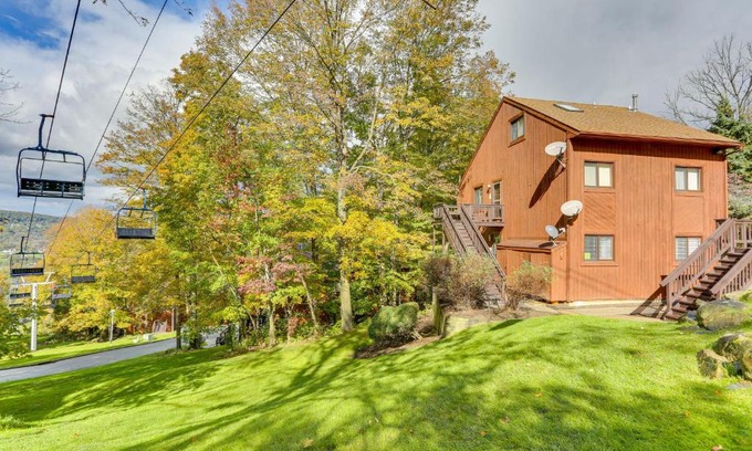Vernon Appartement | Modern Vernon Township Condo Near Ski and Water Park