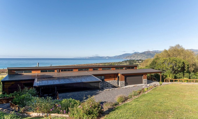 Kaikoura Maison | Modern | Views | Peaceful, Modern | Views | Peaceful