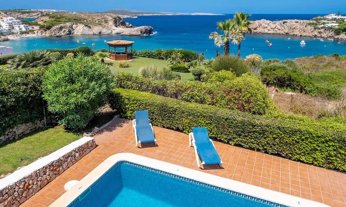 Arenal d'en Castell Villa | Villa située dans le centre, près de la station balnéaire populaire et de la belle plage, avec de superbes vues sur la mer et une connexion Wi-Fi