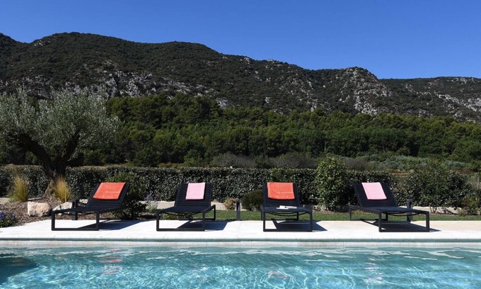 Maubec Villa | Villa Moderne au pied du Luberon